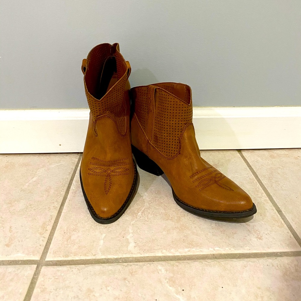 Low Cut Boots